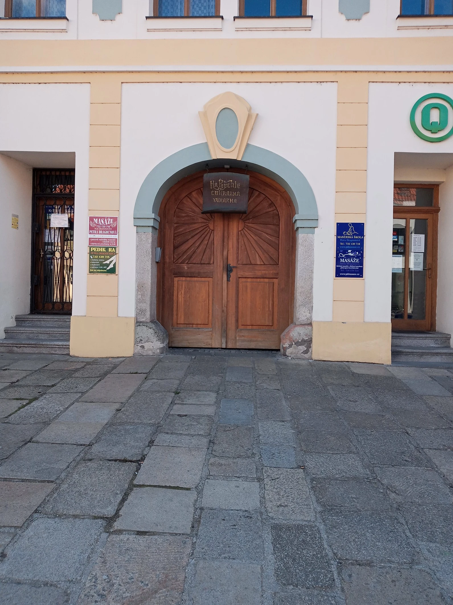 Pohled z ulice na budovu místa konání VHS Srazu v Písku